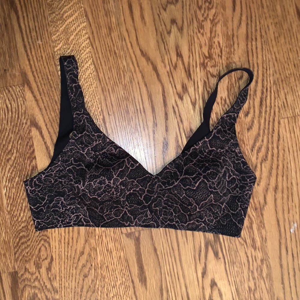 Lululemon sports bra size 32 C